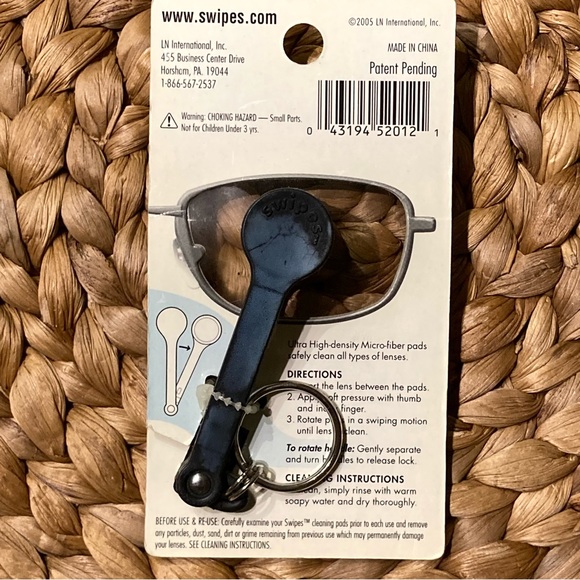 3/$25! SWIPES MICROFIBER EYEGLASS CLEANER—NEVER USED! - Picture 2 of 5